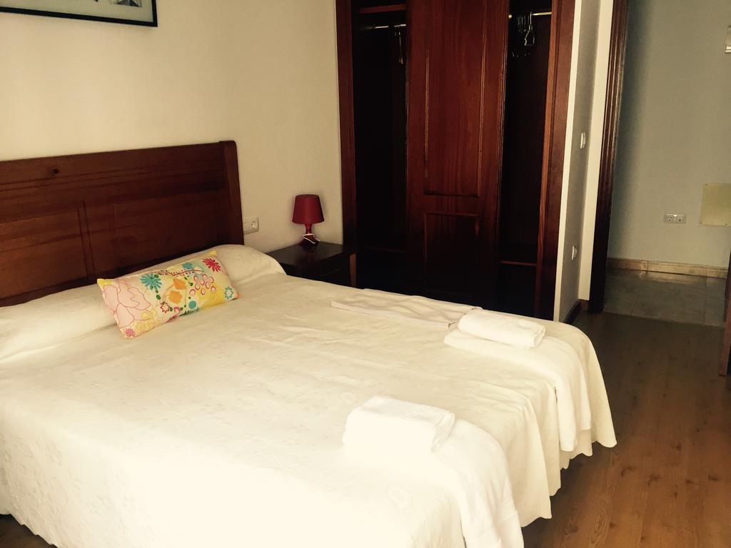 Apartamentos San Pelayo Onís Pokoj fotografie